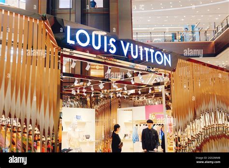 louis vuitton store hours|louis vuitton opening hours.